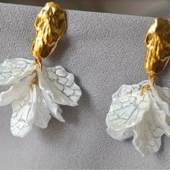 New, Gold and White Floral Dangle Earrings - Picture 5 of 6